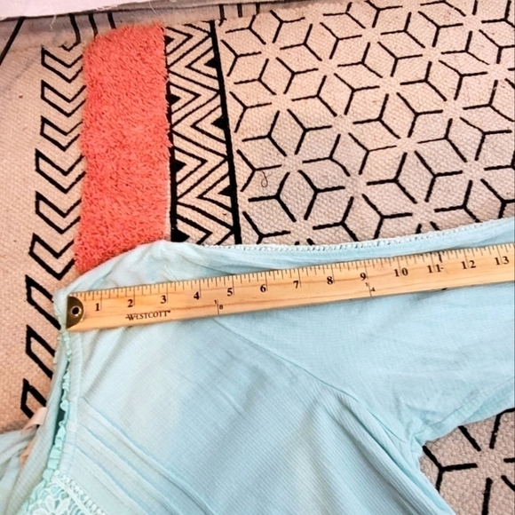 Soft Surroundings Cecelia Embroidered Long Sleeve Tunic in Mint, sz Medium - Picture 11 of 12